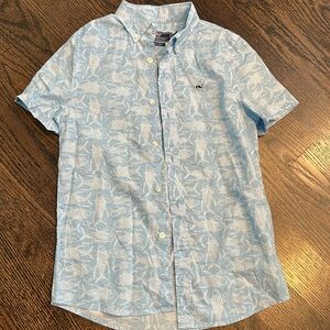 Vineyard Vines Boys fish shirt size S 8-10